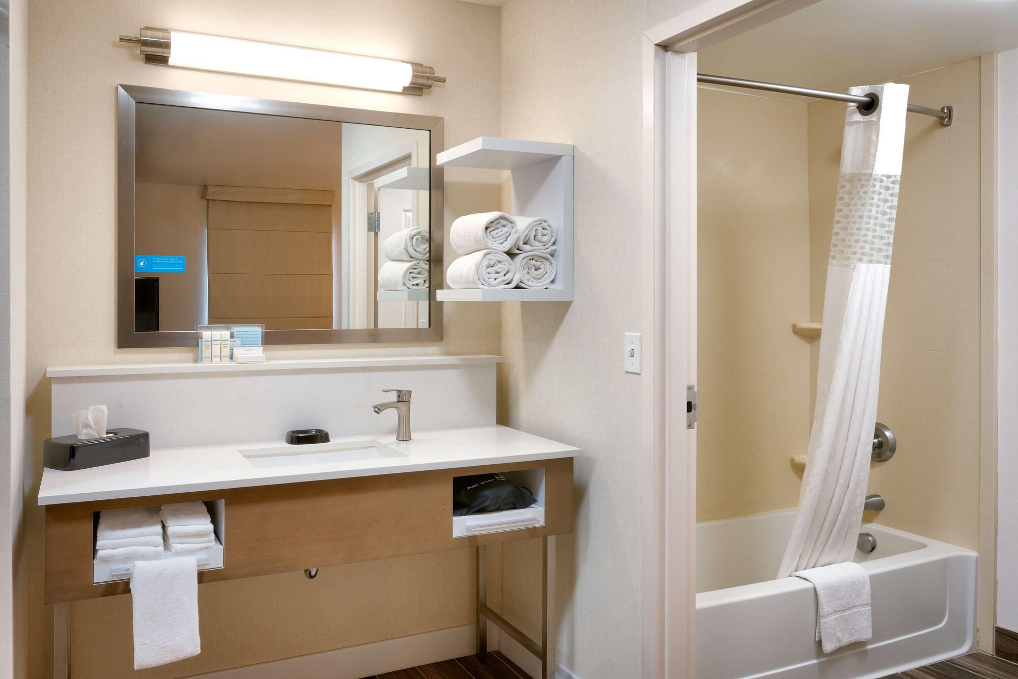 Hampton Inn Tremonton Bagian luar foto