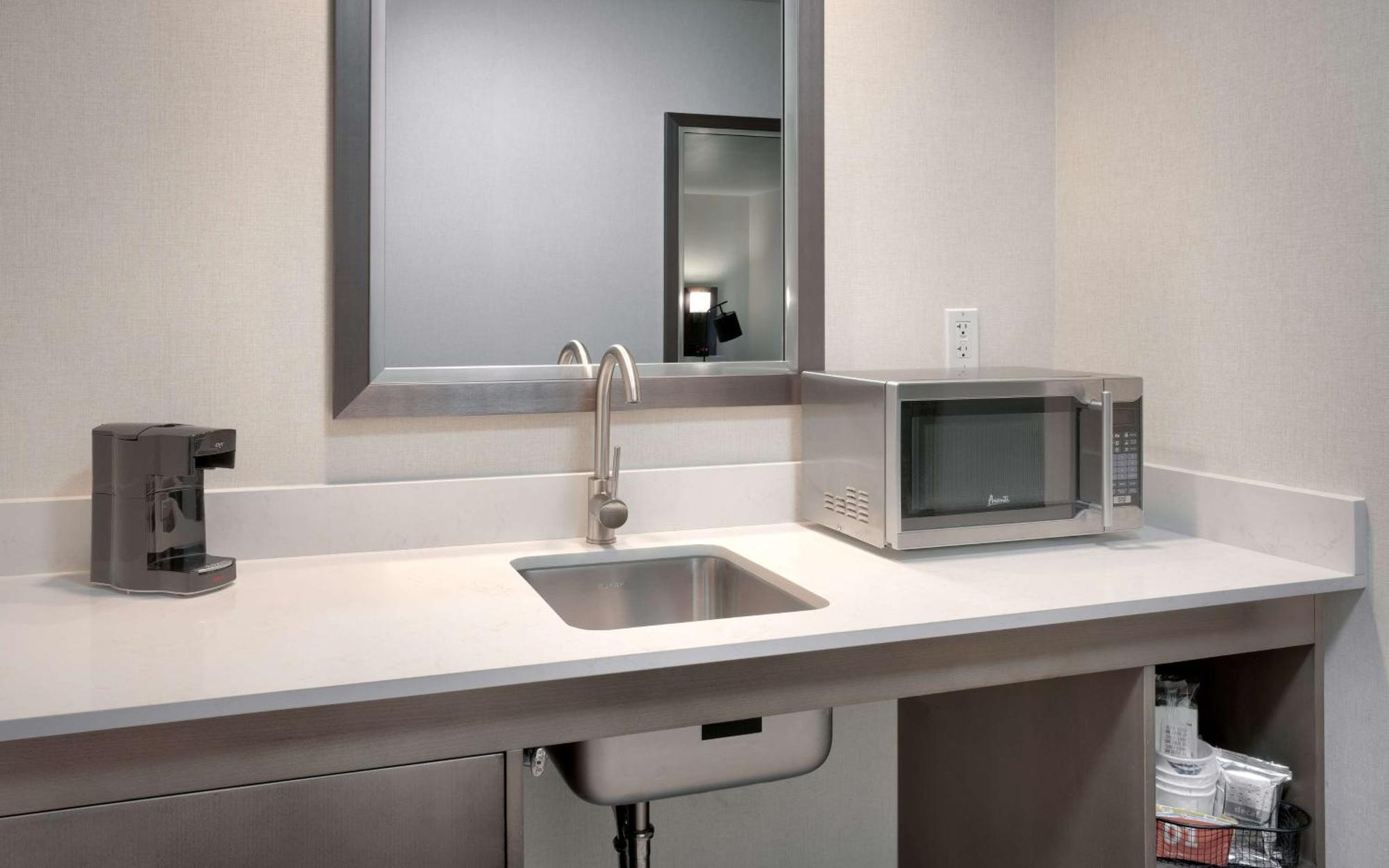Hampton Inn Tremonton Bagian luar foto