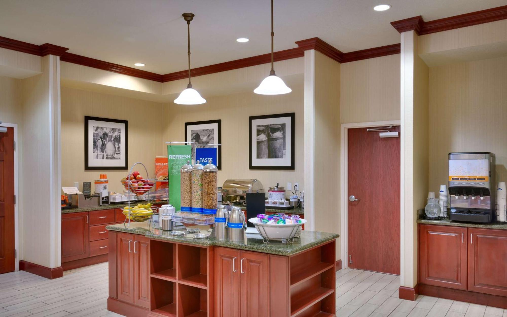 Hampton Inn Tremonton Bagian luar foto